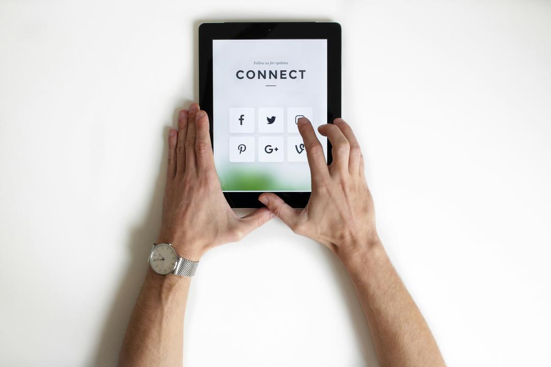 Comment combiner LinkedIn + Email + IA pour une prospection B2B prédictive en 2030 🔮