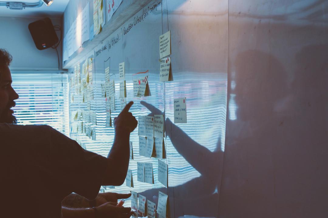 Prospection B2B 2031 : Synergie LinkedIn Sales Navigator + Multicanal IA et KPI Sectoriels 🚀