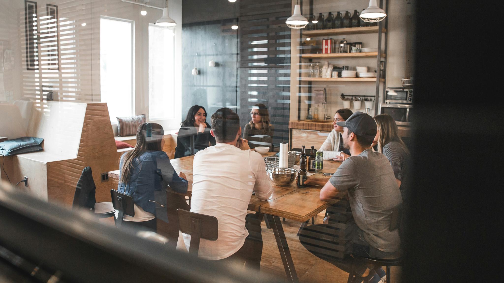 Prospection B2B 2030 : KPIs avancĂ©s, scoring IA et multicanal pour maximiser le ROI đ