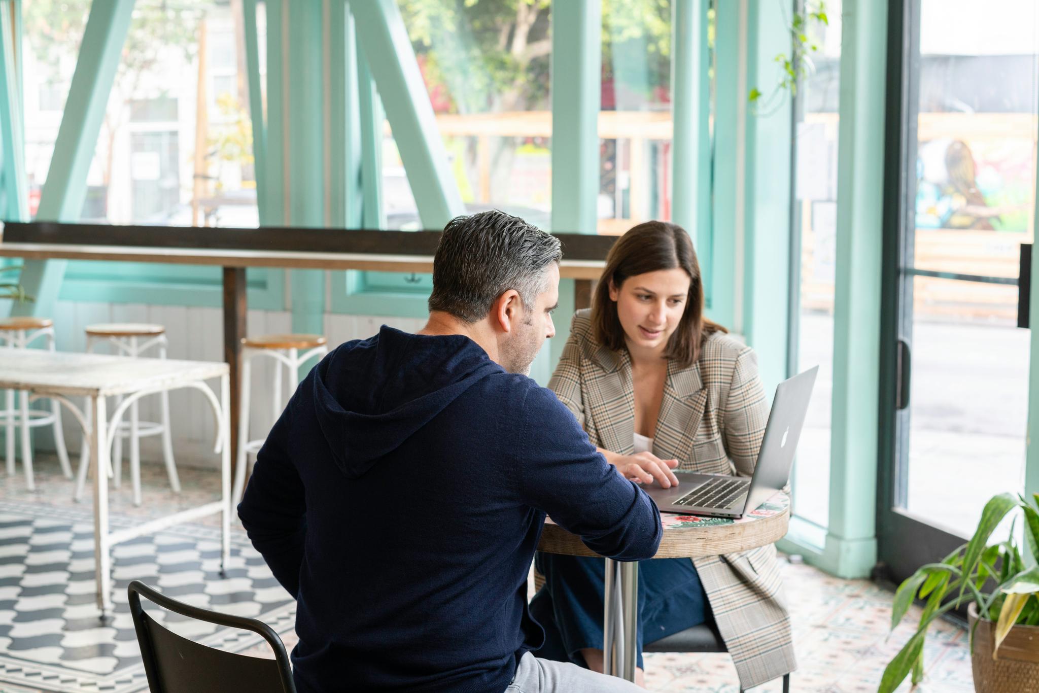 LinkedIn + IA : Prospection B2B par rôle, secteur et type d’entreprise